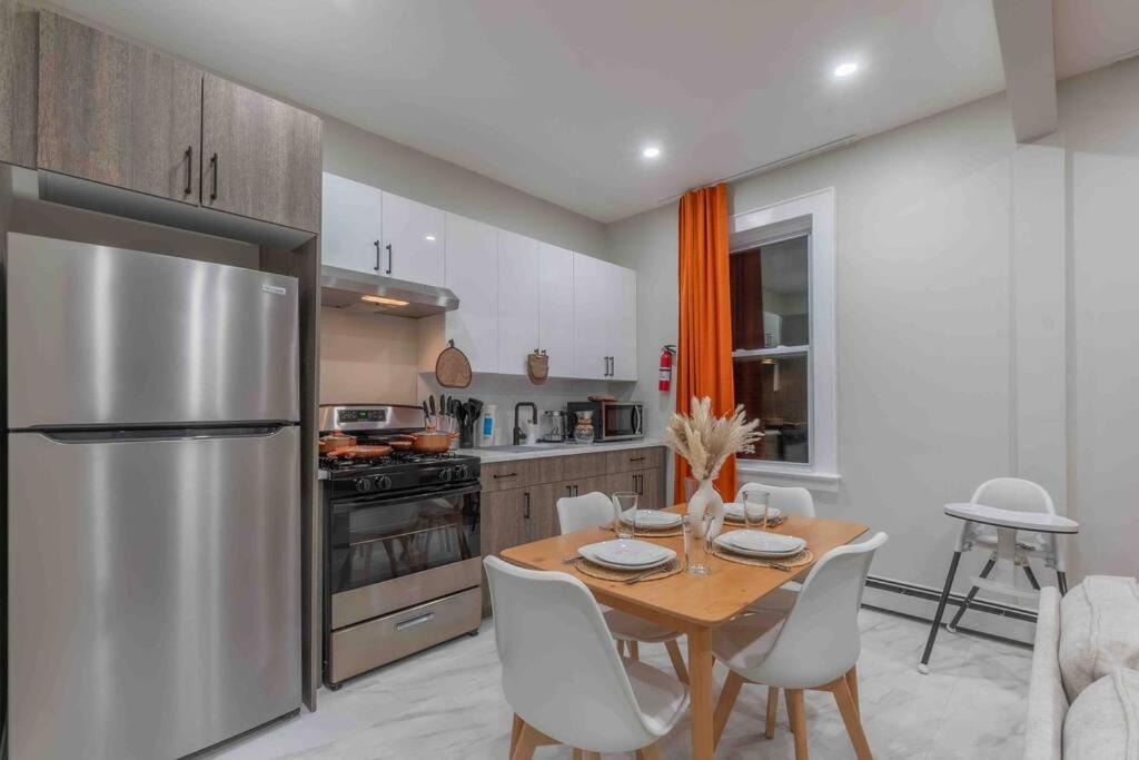 Apartment Pumpkin Premise By Airport, 5 Beds, Sleeps 8, Book 7 Days, Get 20 Percent Off *