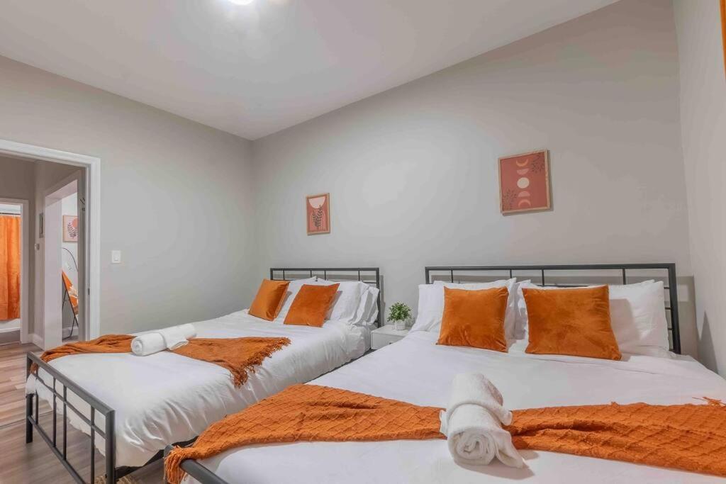 Apartamento Pumpkin Premise By Airport, 5 Beds, Sleeps 8, Book 7 Days, Get 20 Percent Off